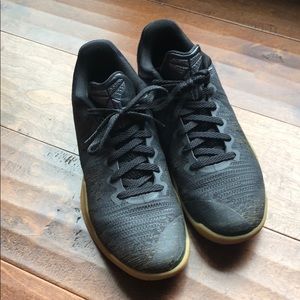 Very gently used Nike kds basketball shoes.